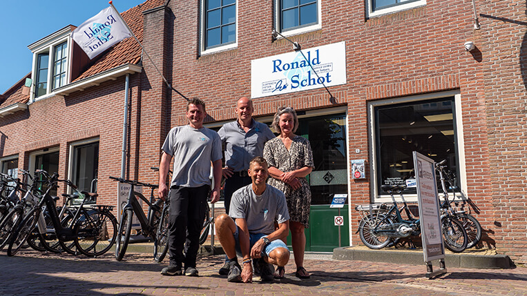 een foto van het personeel van ronald schot in edam
